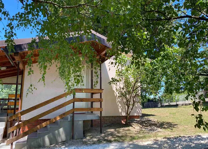 Semesterbostad Helona *